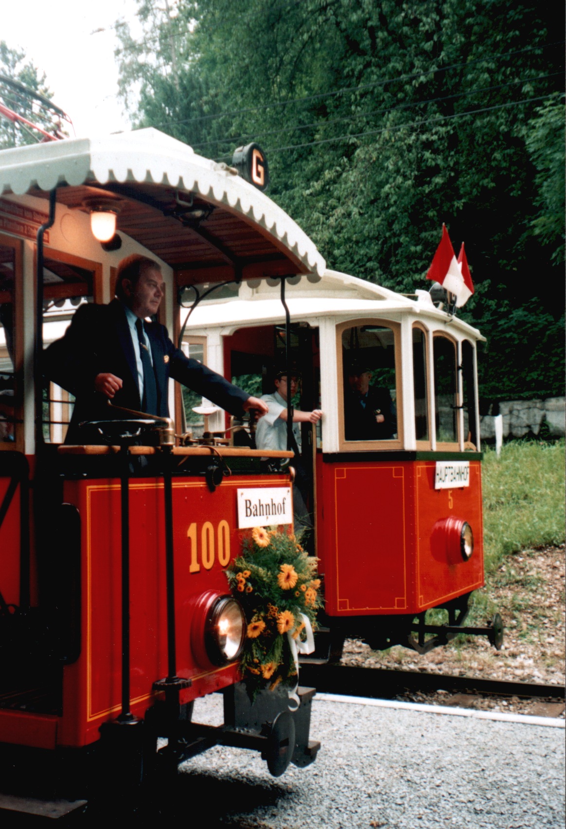 ein nostalgisches Foto von GM5 und GM100 nebeneinander