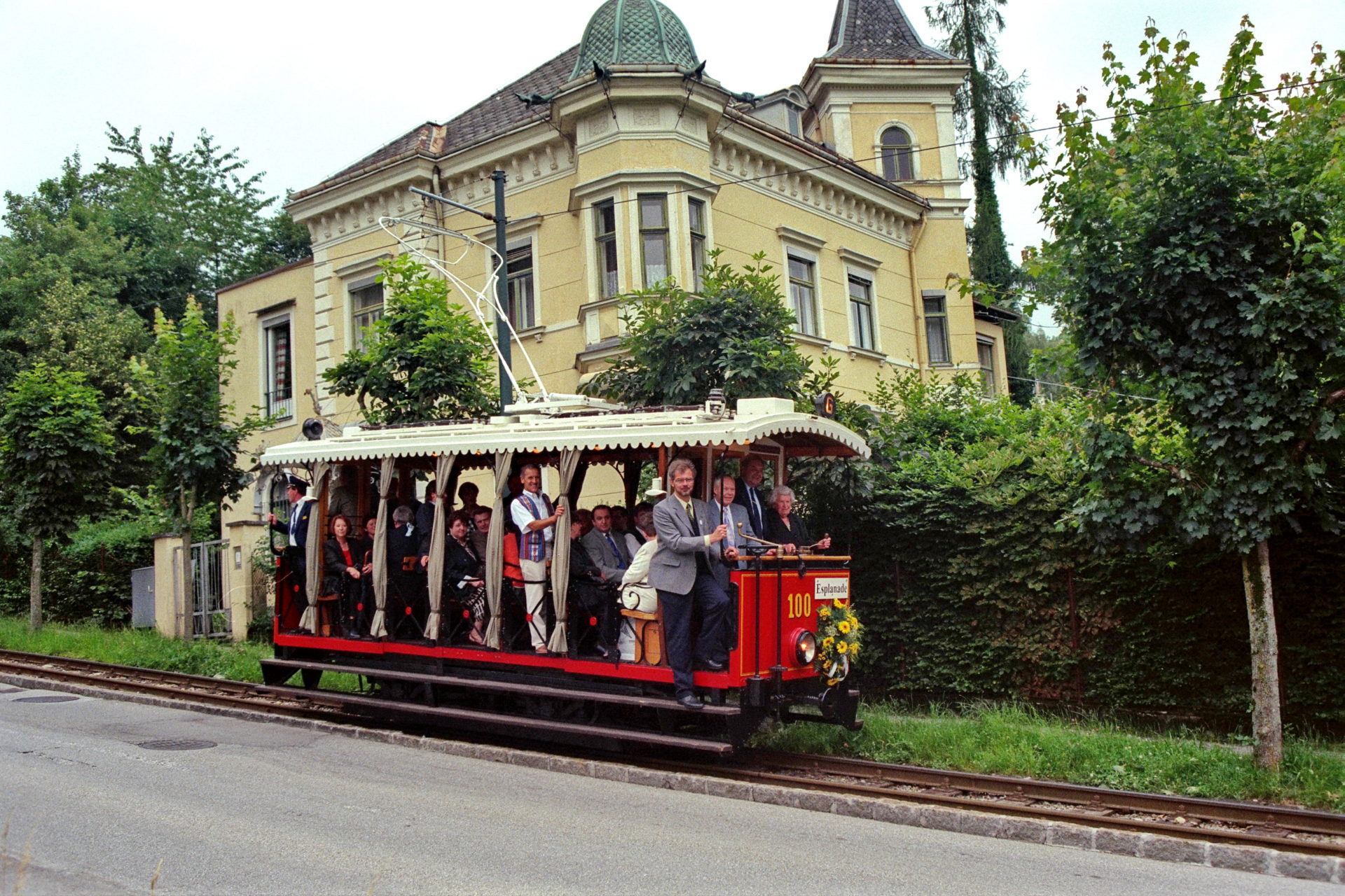 nostalgisches Foto vom Triebwagen GM100 beim bergab Fahren