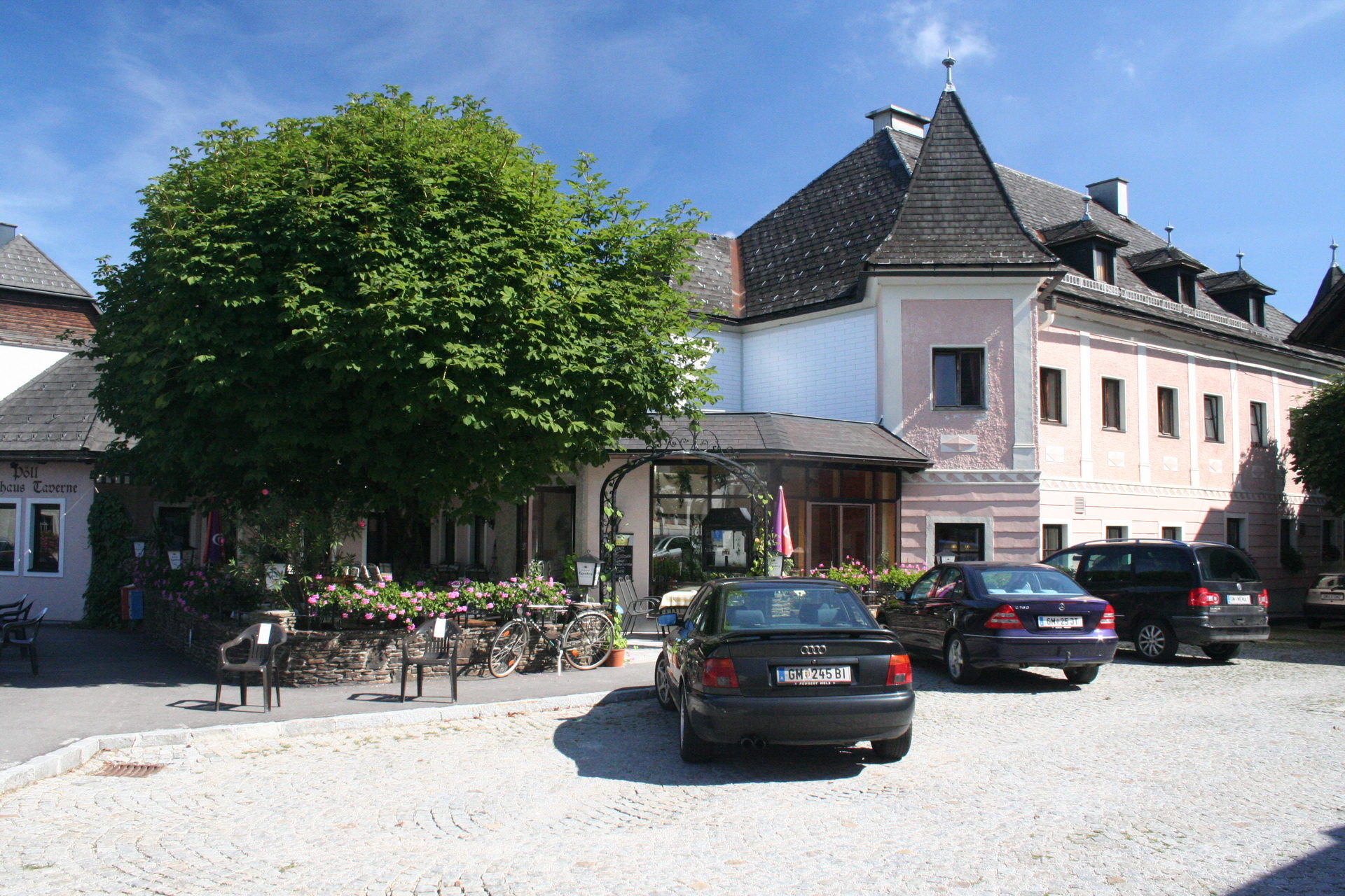 Außenansicht des Gasthof Pöll in Kirchham