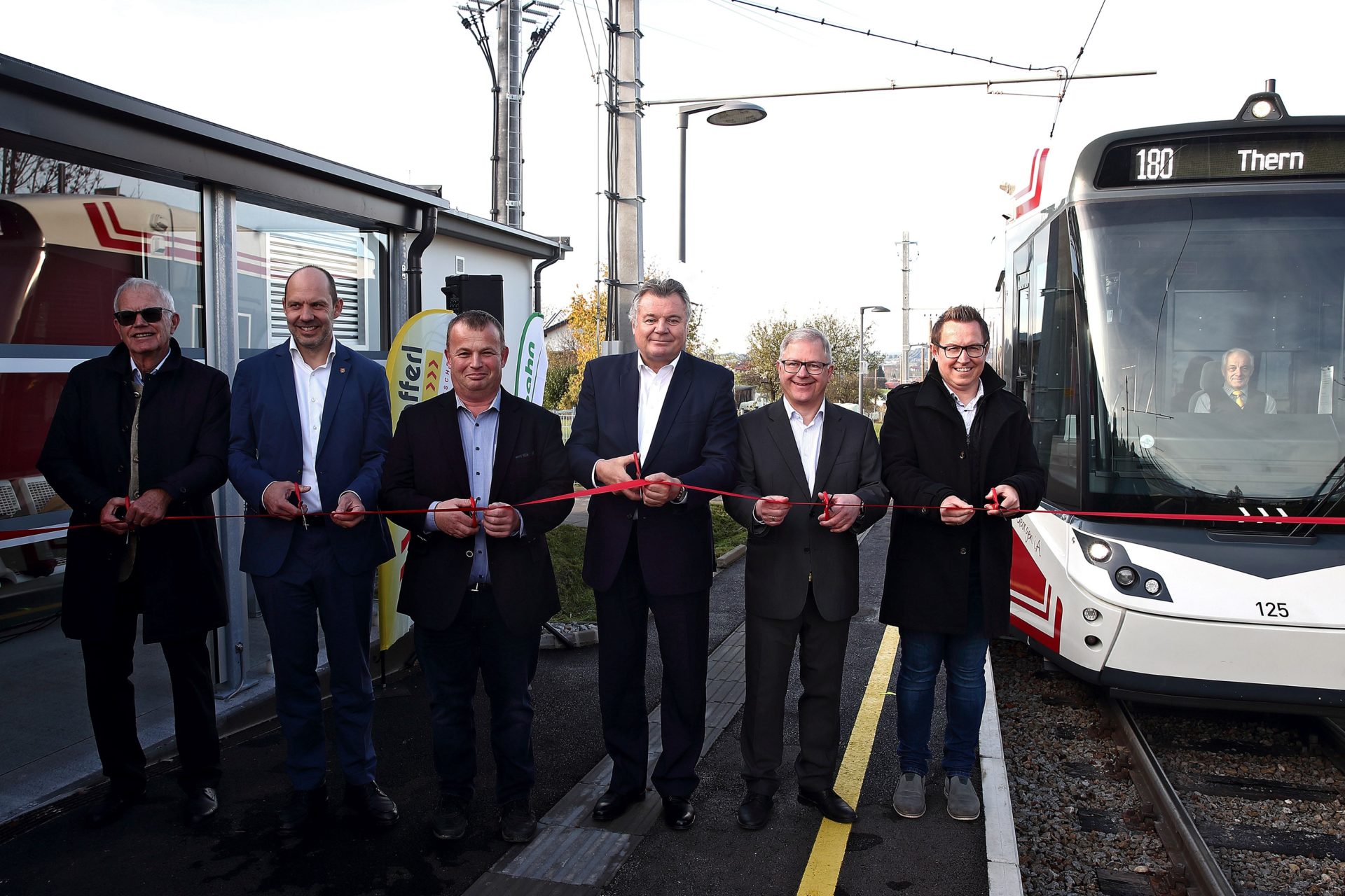 Eröffnung neue Haltestelle Thern