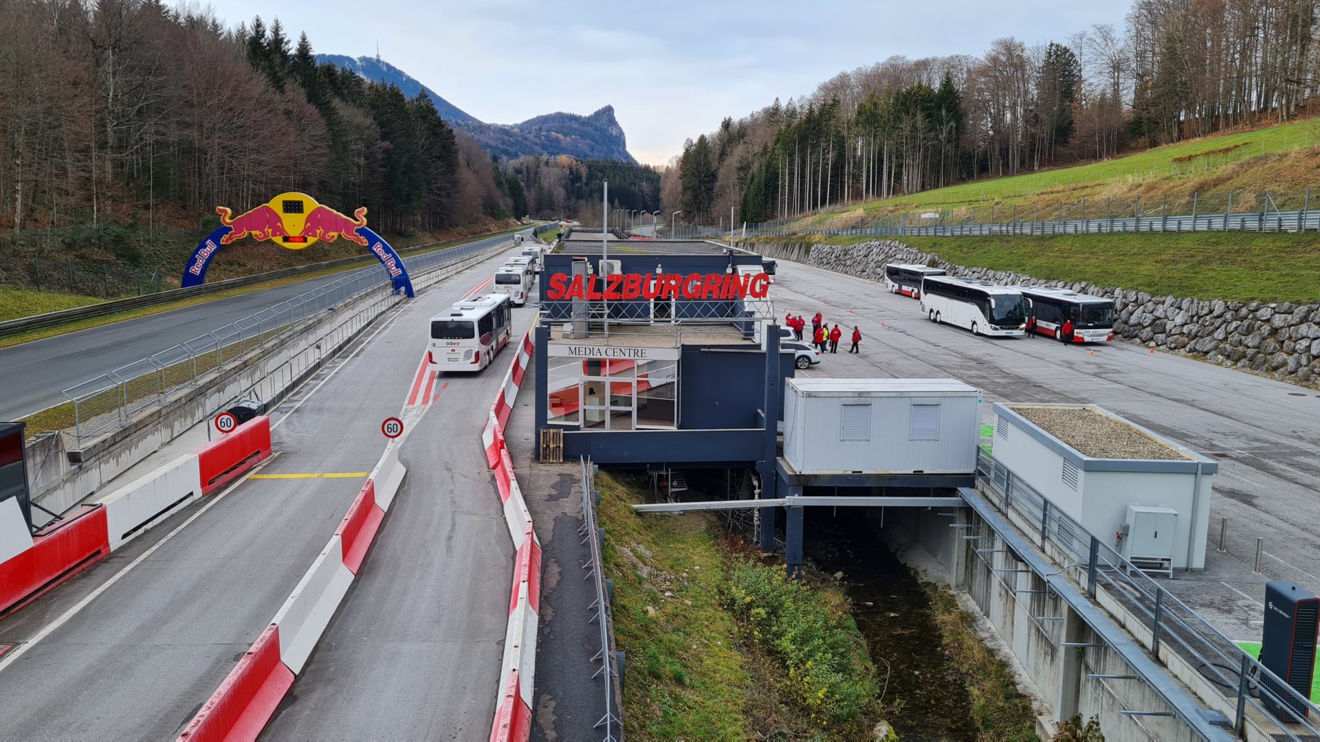 Salzburgring mit Stern & Hafferl Bussen und Mitarbeiter*innen