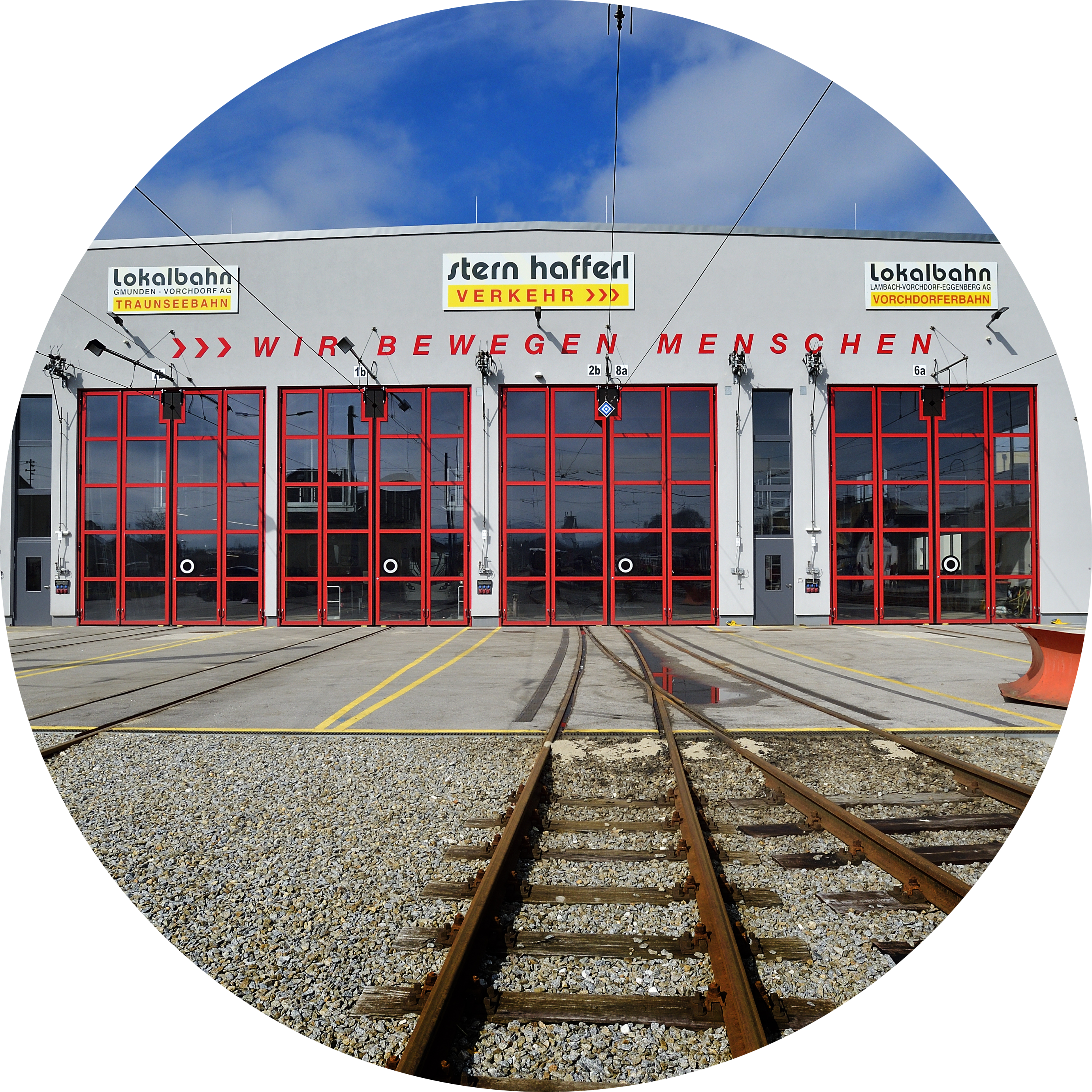 Tore der Werkstätte in Vorchdorf - Sujet rund