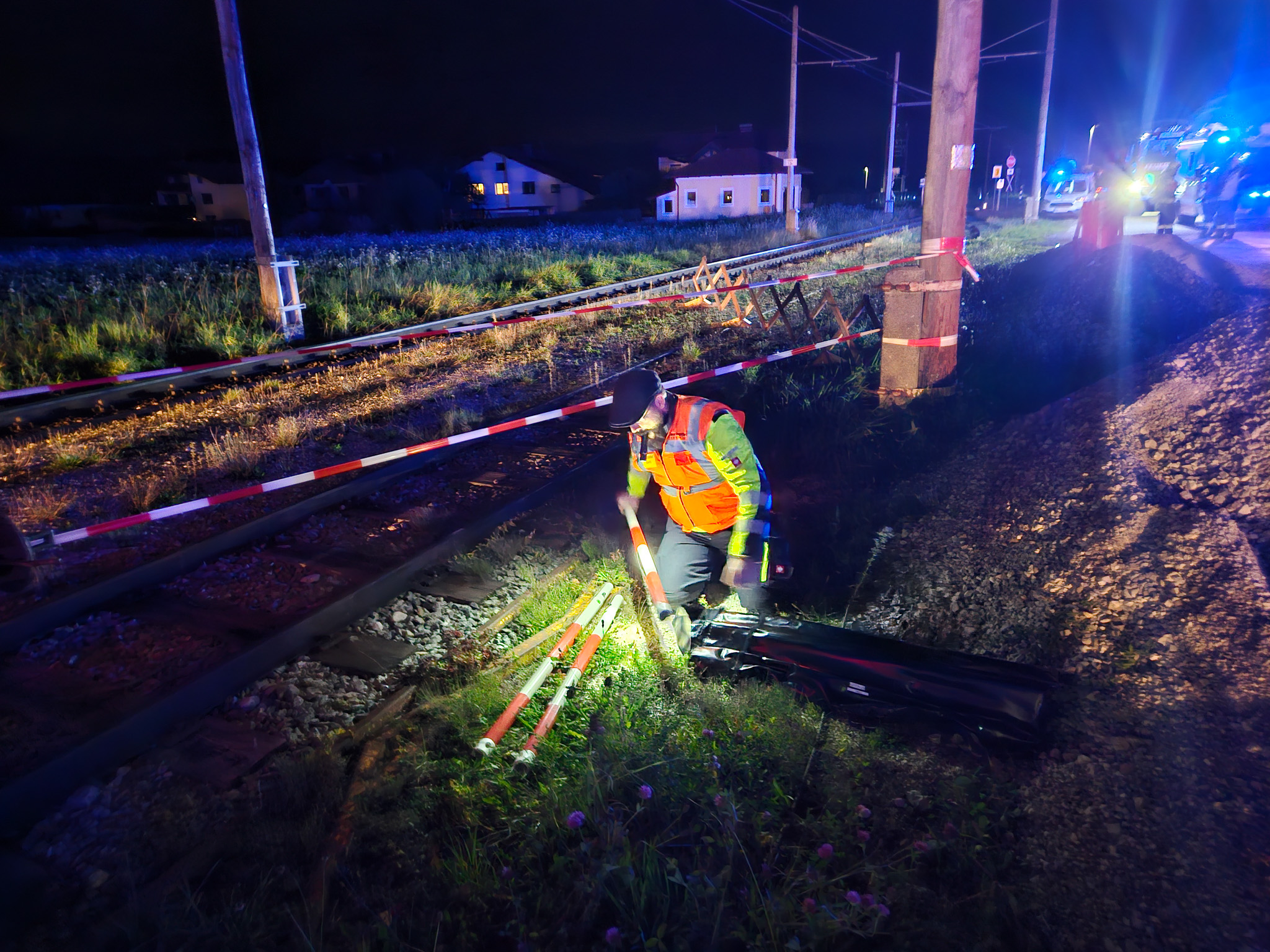 Bild von Einsatzübung auf der Traunseetram, Oberleitung Sicherung